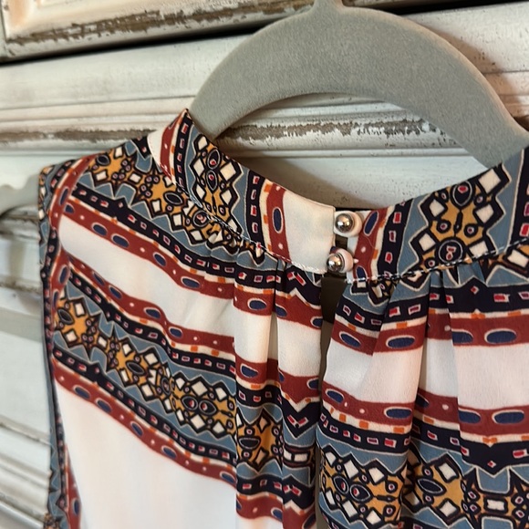 Beautiful boho sleeveless blouse, size Medium - Picture 3 of 5